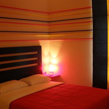 Room In A Neoclassical House - Ladybug แคซโทเรีย ภายนอก รูปภาพ