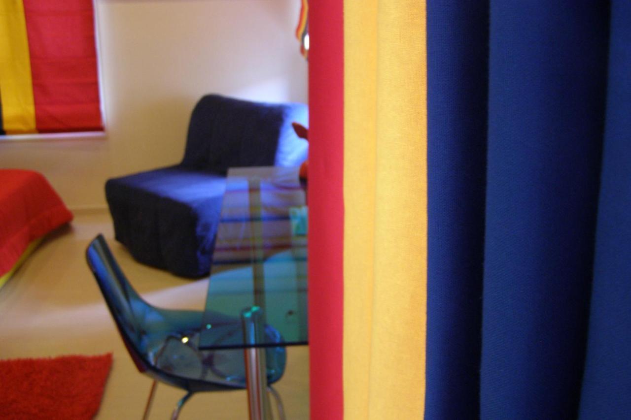 Room In A Neoclassical House - Ladybug แคซโทเรีย ภายนอก รูปภาพ