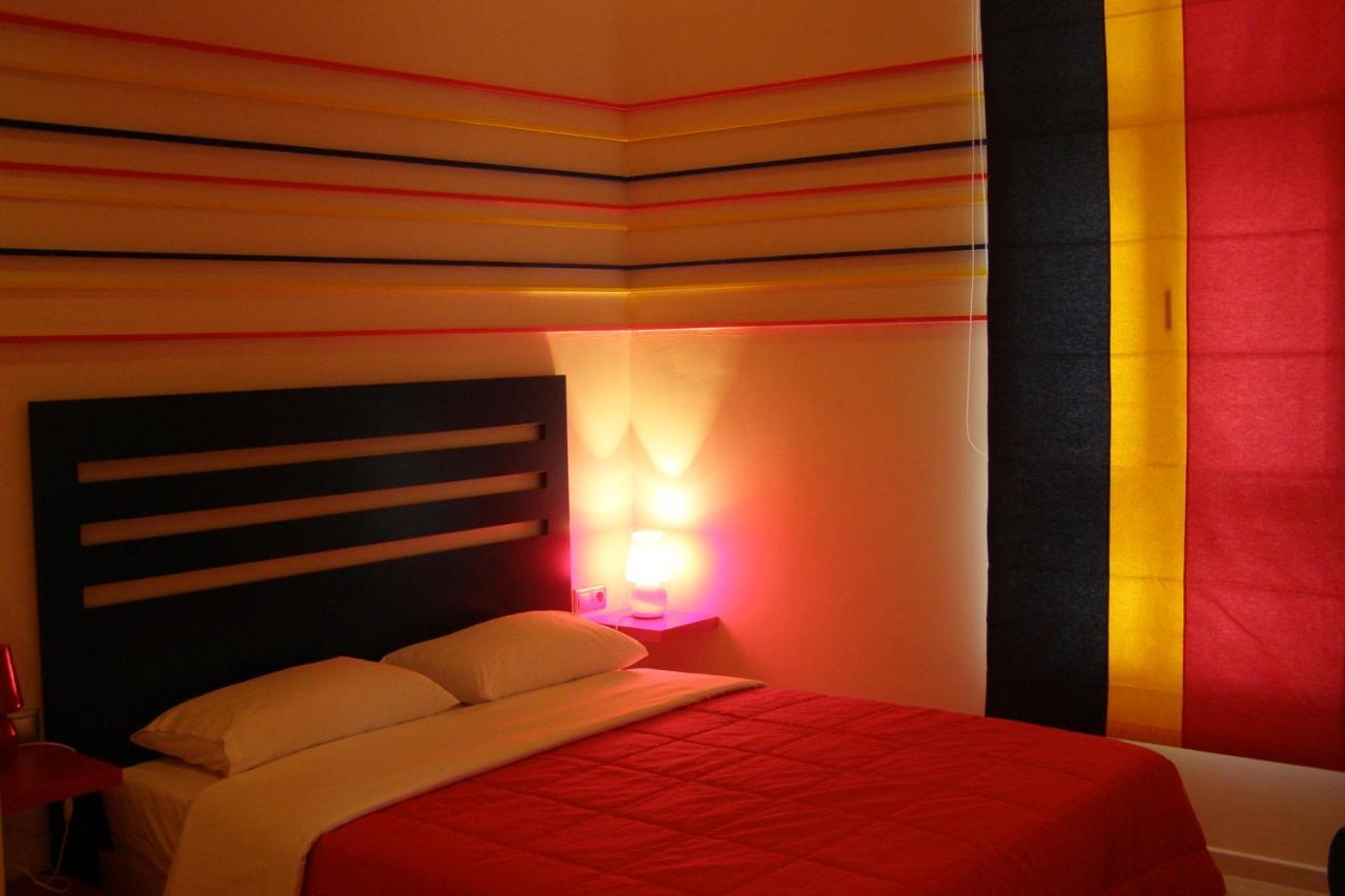 Room In A Neoclassical House - Ladybug แคซโทเรีย ภายนอก รูปภาพ