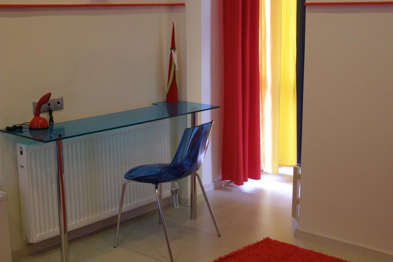 Room In A Neoclassical House - Ladybug แคซโทเรีย ภายนอก รูปภาพ