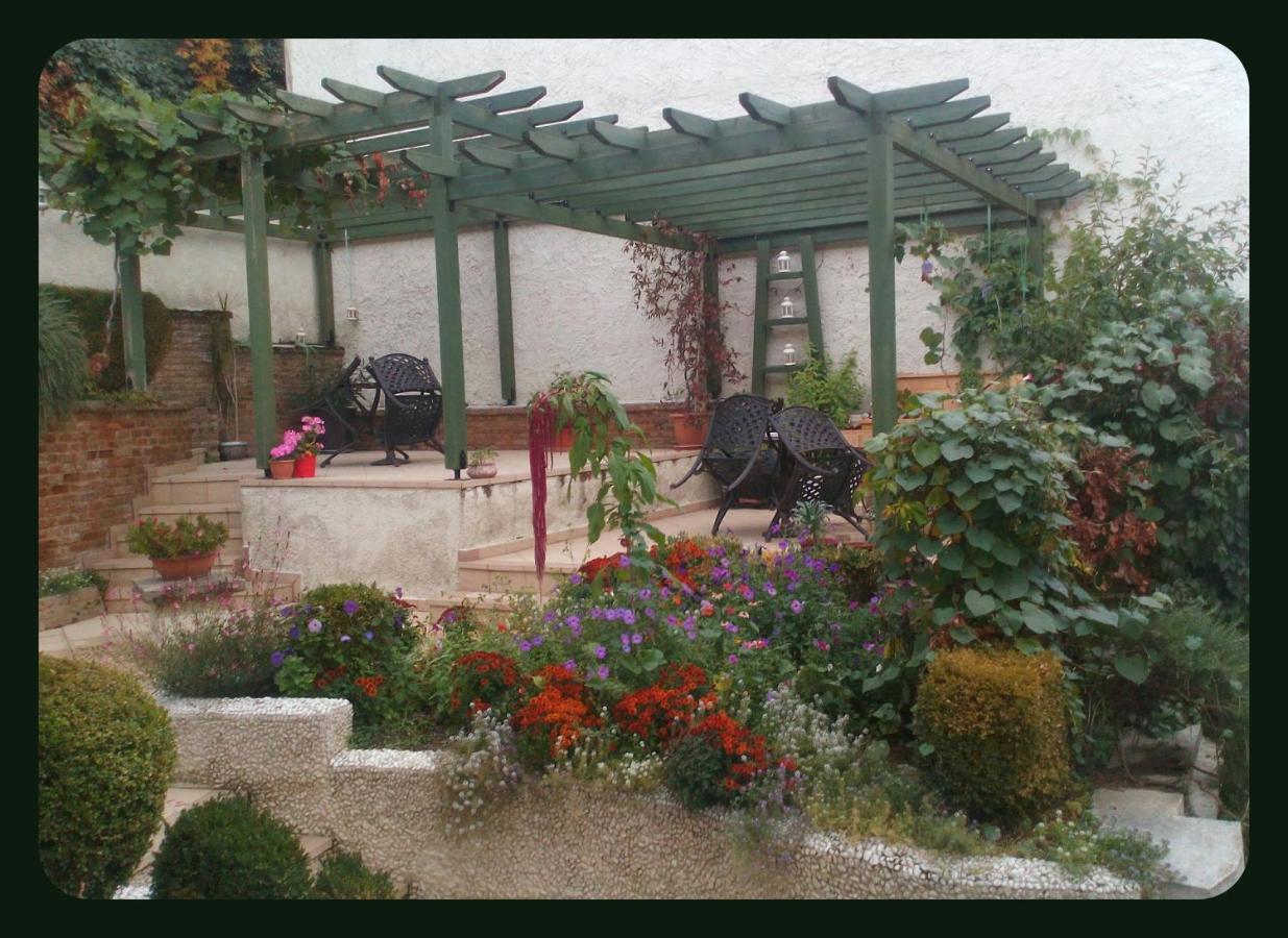 Room In A Neoclassical House - Ladybug แคซโทเรีย ภายนอก รูปภาพ
